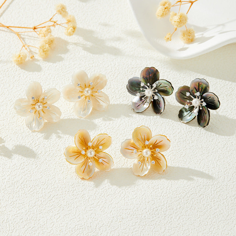 Reema Pearl Flower Stud Earrings [L6EJ568J]
