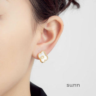 Reema Pearl Flower Stud Earrings [LPMHLNUD]