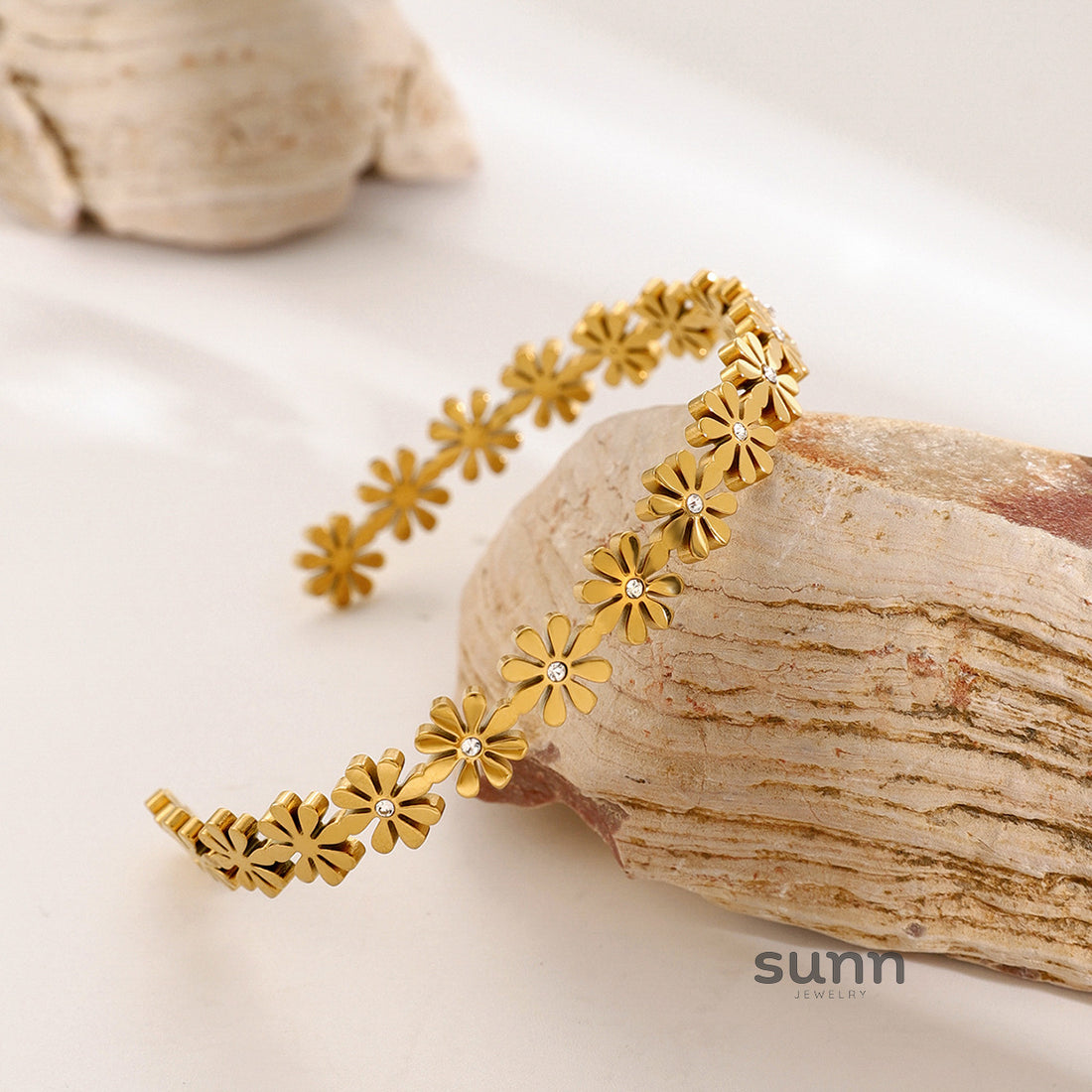 Reena Daisy Pearl Open Bracelet [FKNYGBTK]
