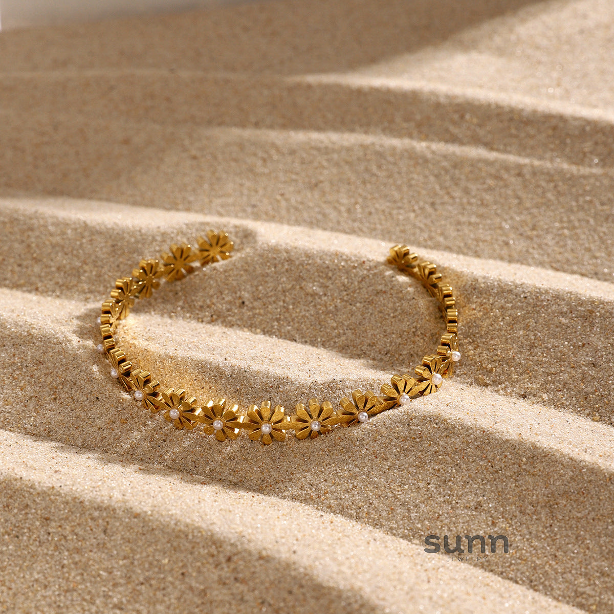 Reena Daisy Pearl Open Bracelet [7RZO6SDT]