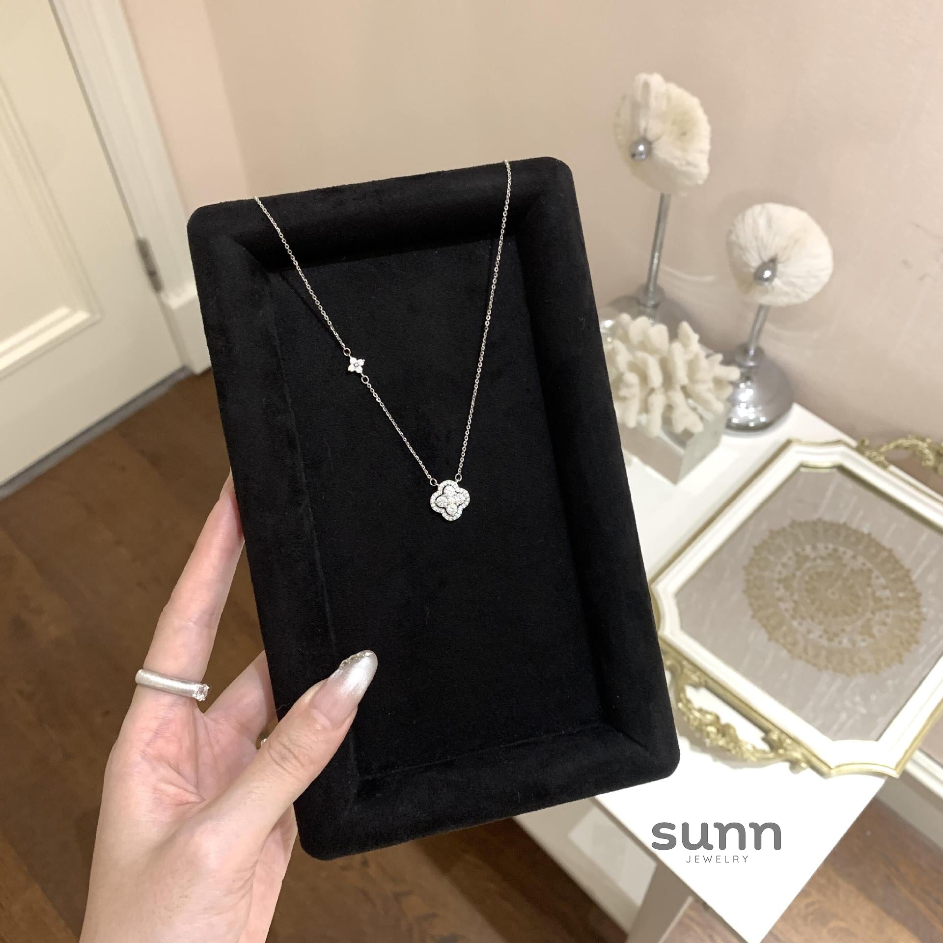 Reeve Clover Bloom Necklace [S3U1XZR3]
