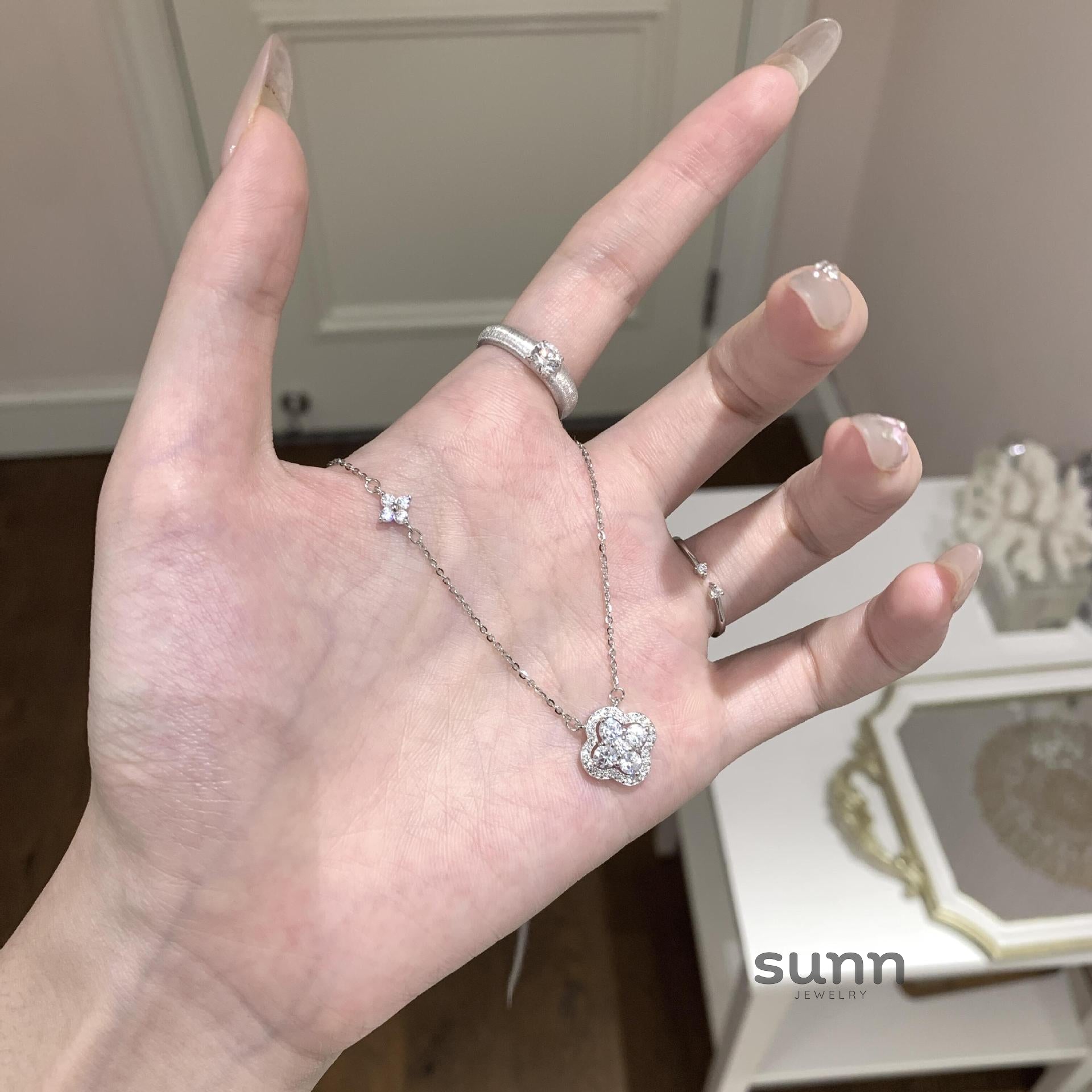 Reeve Clover Bloom Necklace [4M5OW90W]