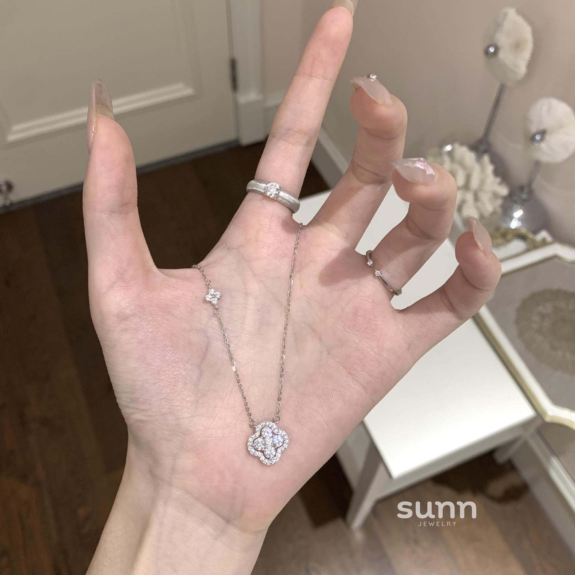 Reeve Clover Bloom Necklace [6HWF6NHK]