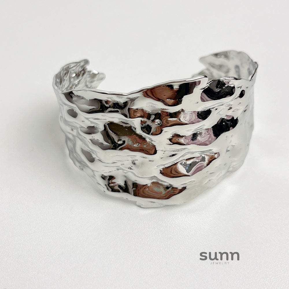 Remington Sculptural Cuff Bracelet [RI6NI4R0]