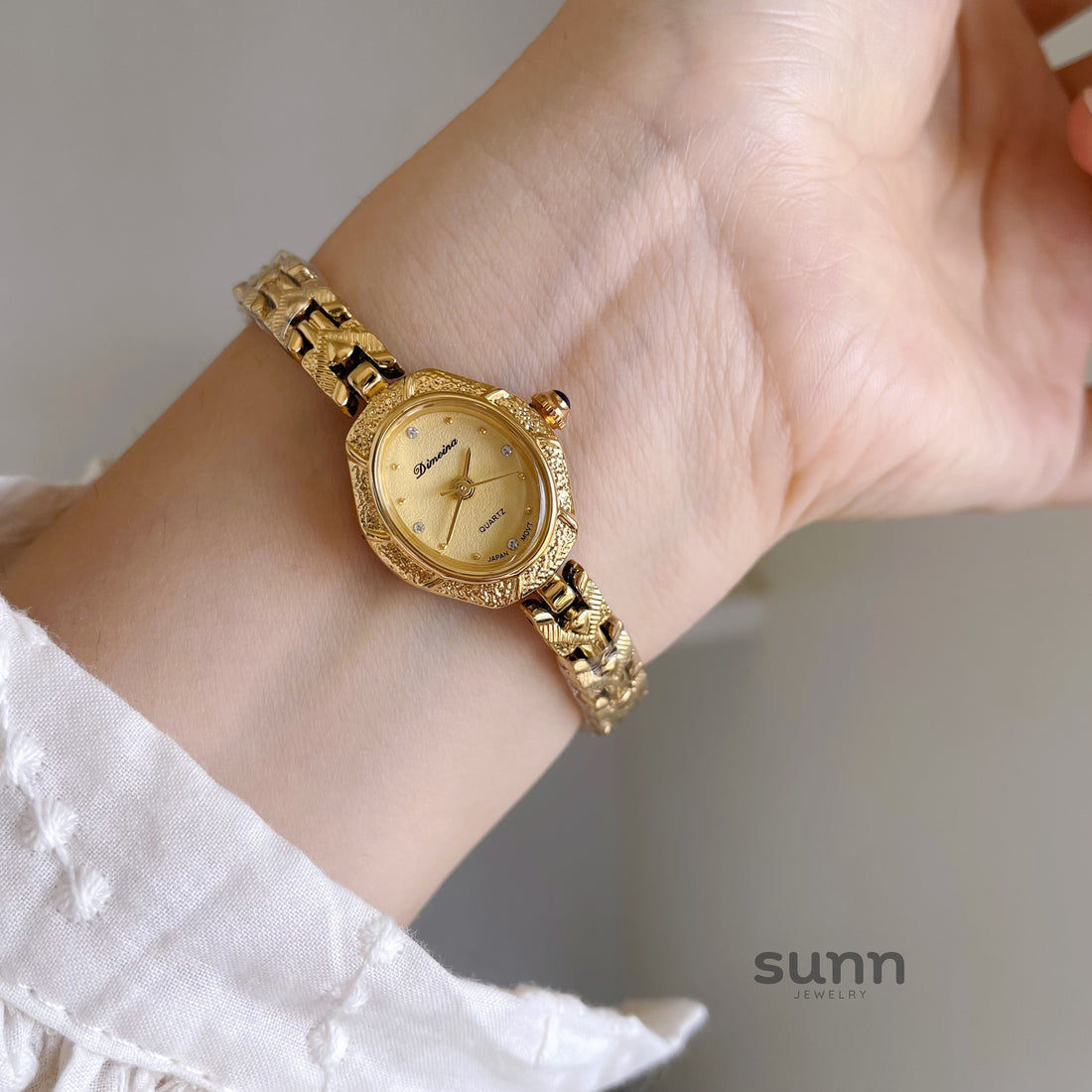Renee Gold Oval Bracelet Watch [ICZYEC7G]