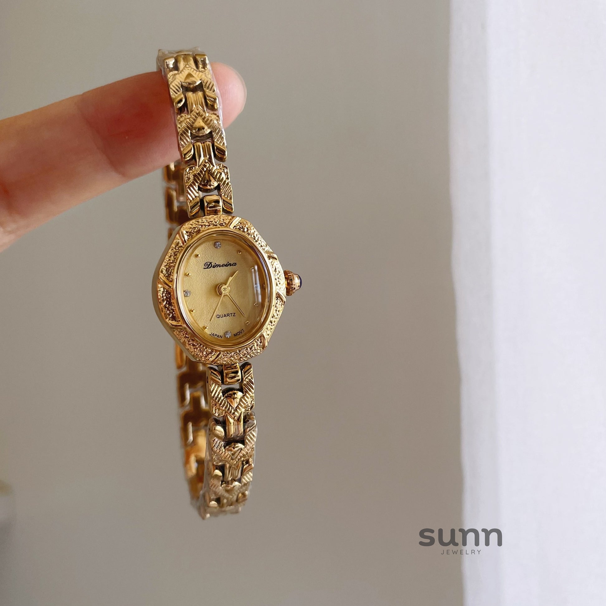 Renee Gold Oval Bracelet Watch [88FTML2M]
