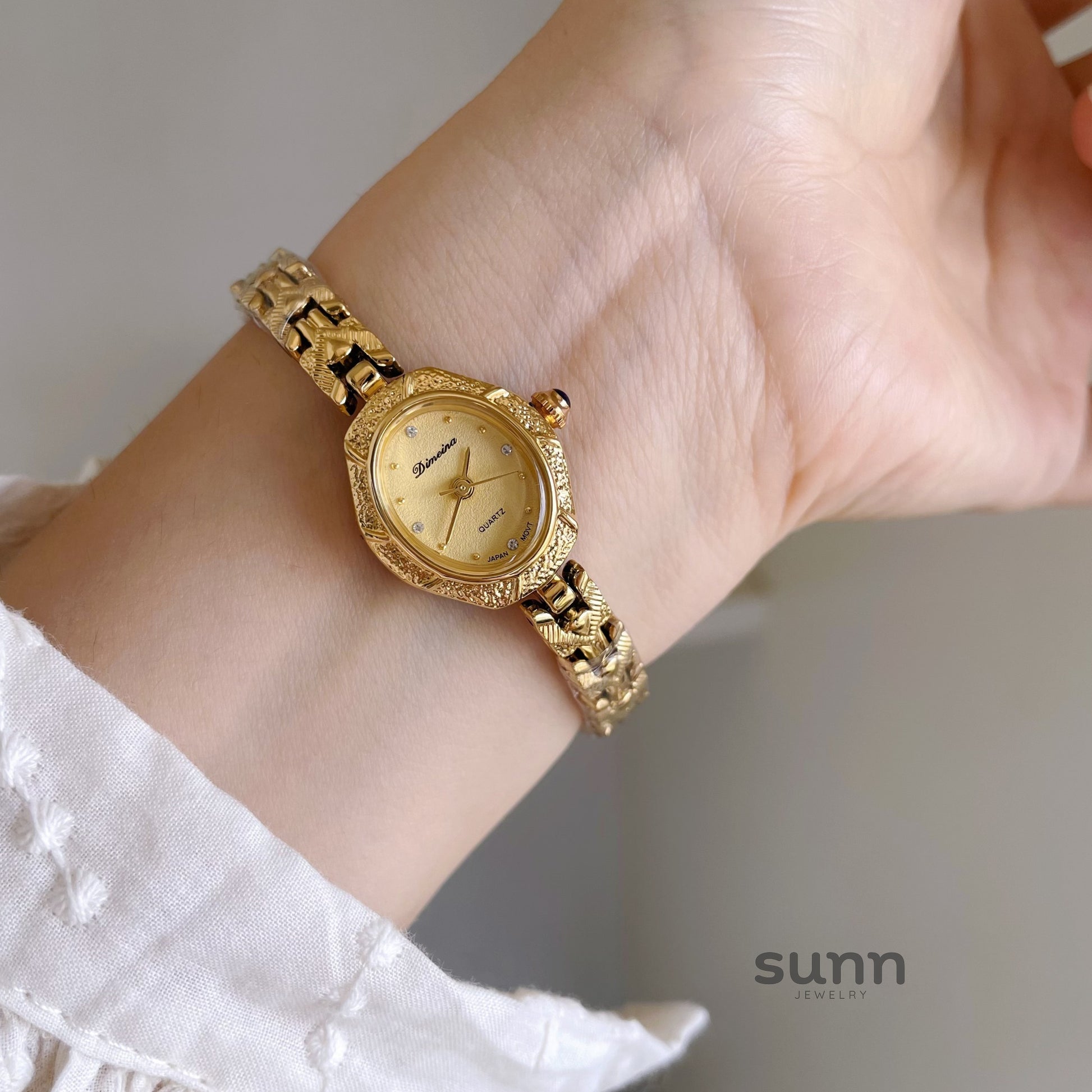 Renee Gold Oval Bracelet Watch [81UPLL9V]