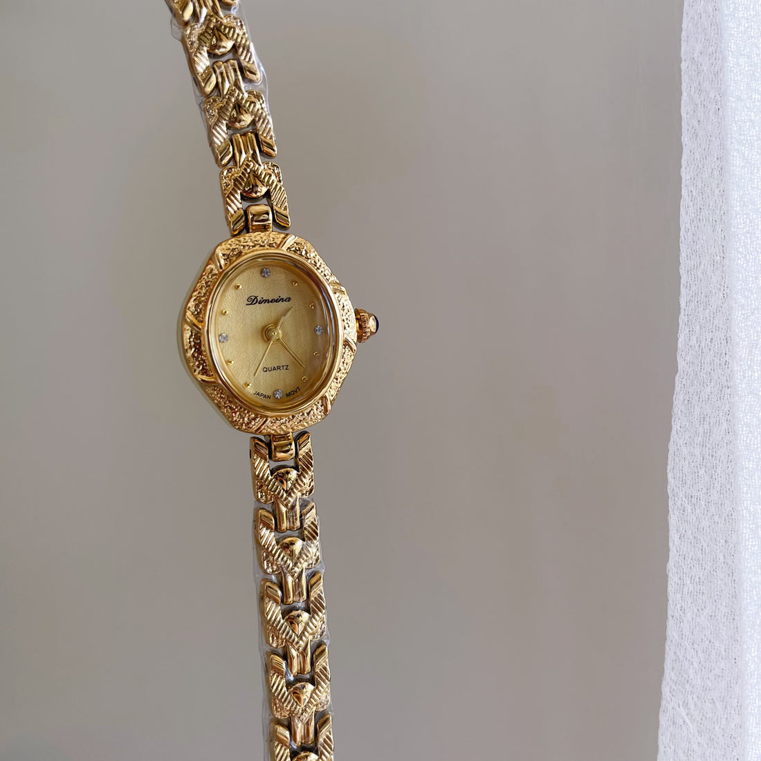 Renee Gold Oval Bracelet Watch [ICZYEC7G]