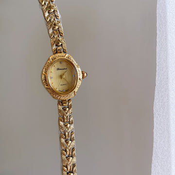 Renee Gold Oval Bracelet Watch [ICZYEC7G]