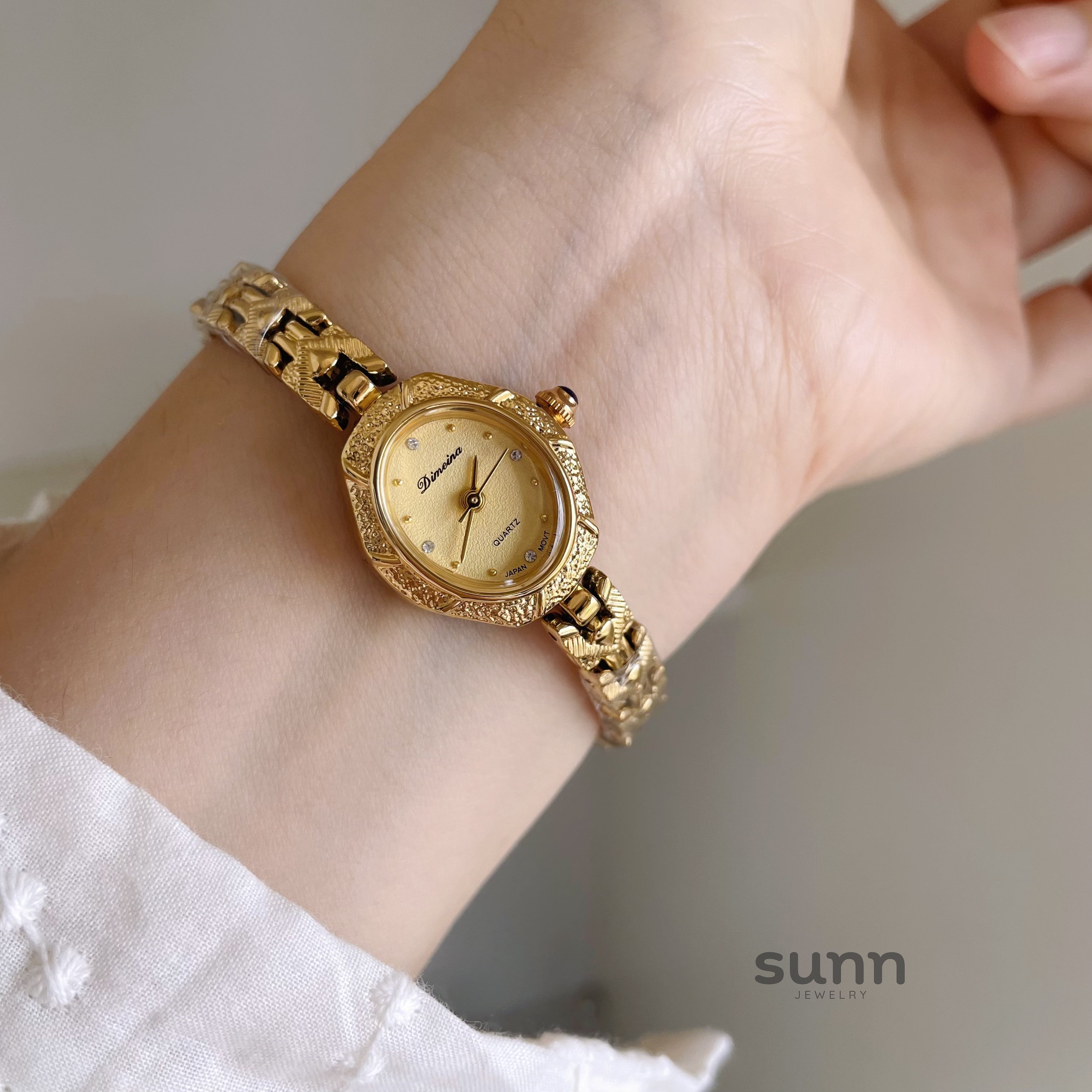 Renee Gold Oval Bracelet Watch [4OGTTDNE]