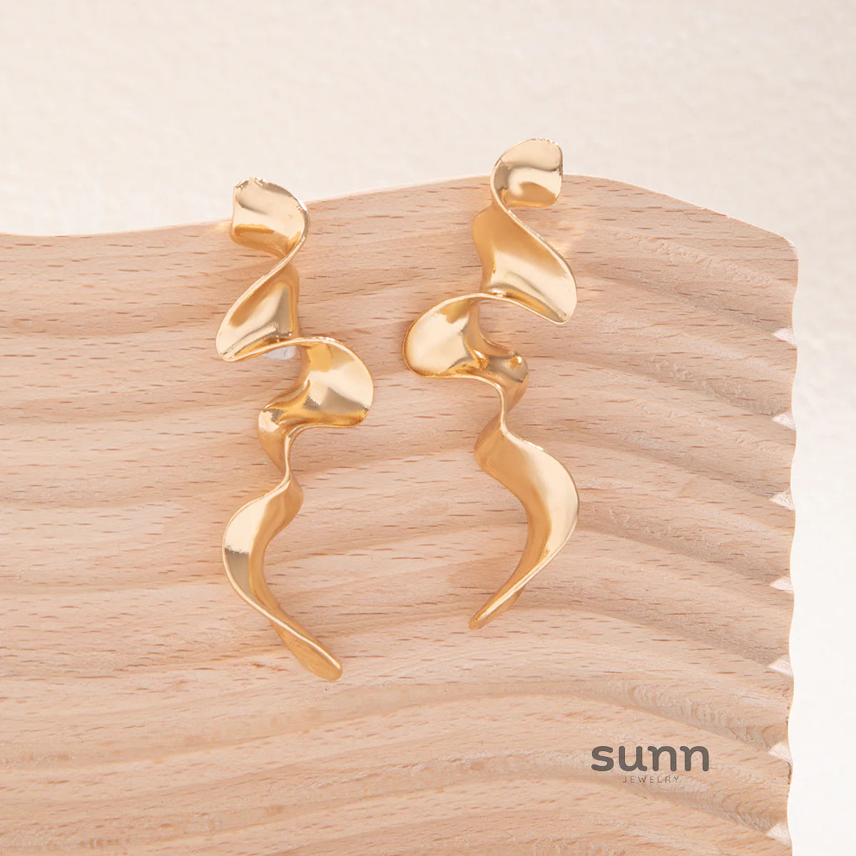 Rey Twisted Metal Drop Earrings