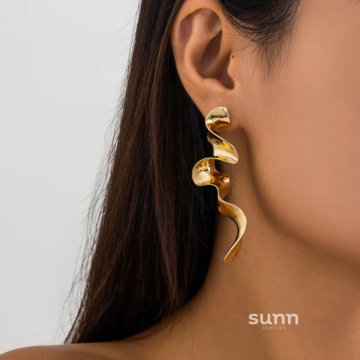 Rey Twisted Metal Drop Earrings