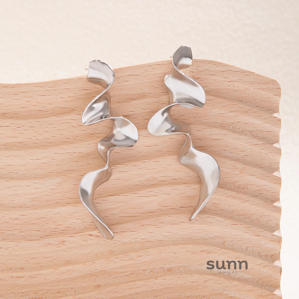 Rey Twisted Metal Drop Earrings