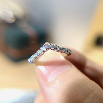 Rey V-Shape Zircon Ring [NOZFDHHT]