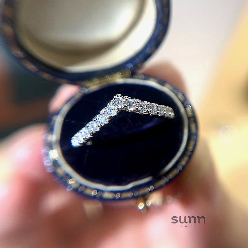 Rey V-Shape Zircon Ring [NOZFDHHT]