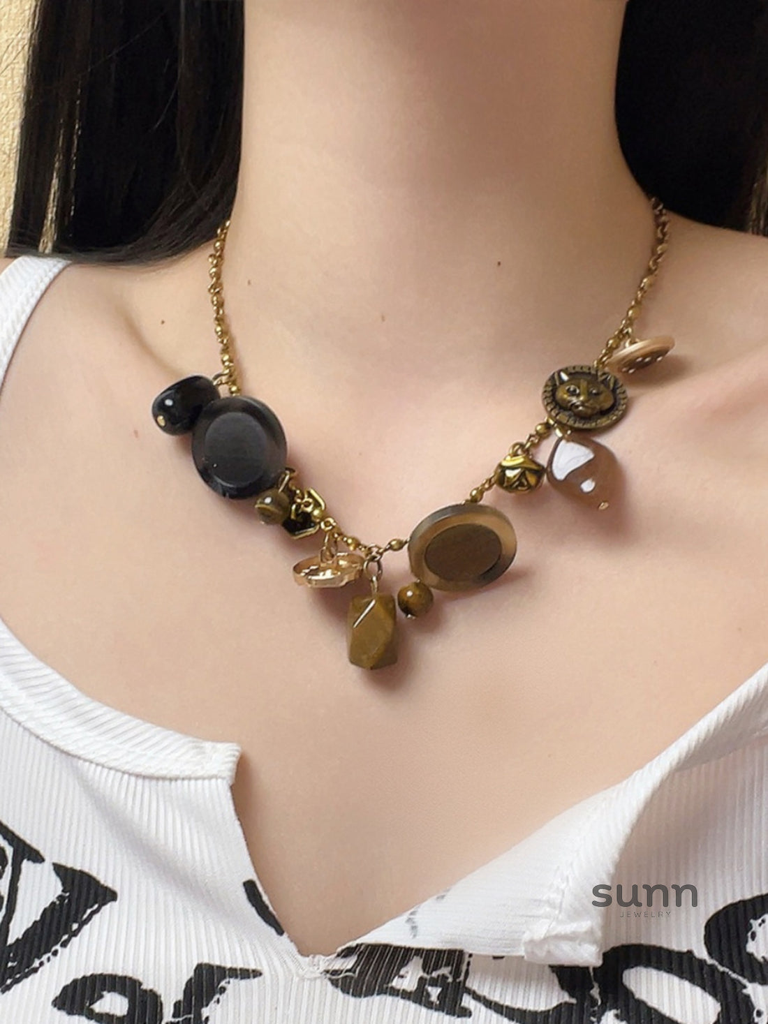 Reyah Tiger Eye Brass Necklace [NRBOQBCU]