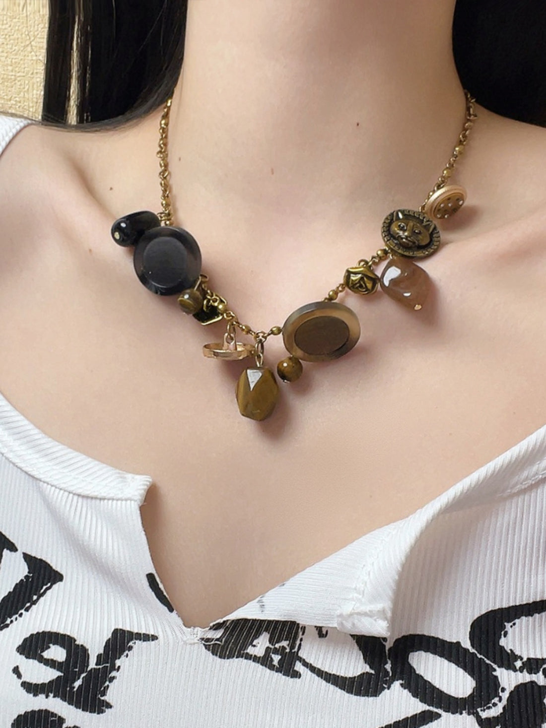 Reyah Tiger Eye Brass Necklace [NRBOQBCU]