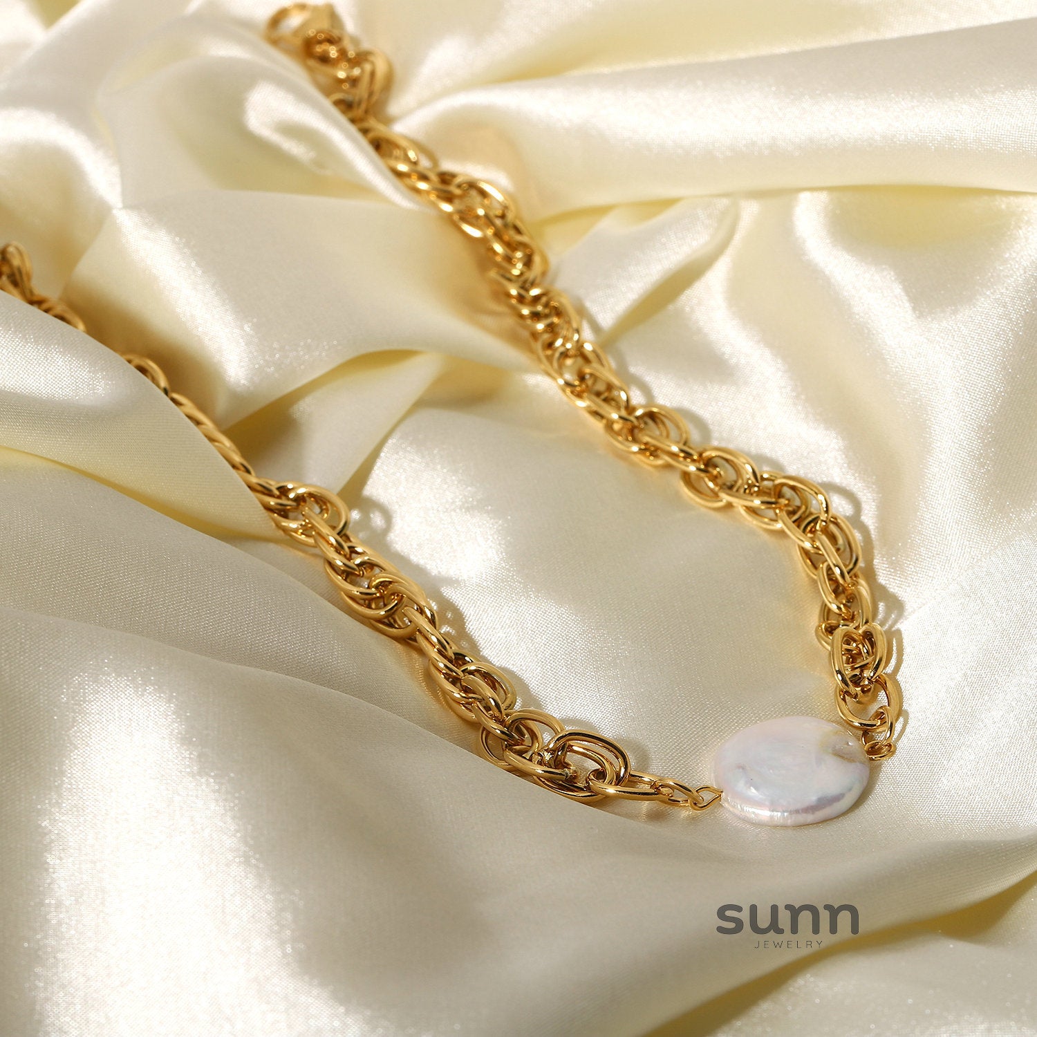 Reyna Layered Pearl Chain Necklace [R6ME4H4T]
