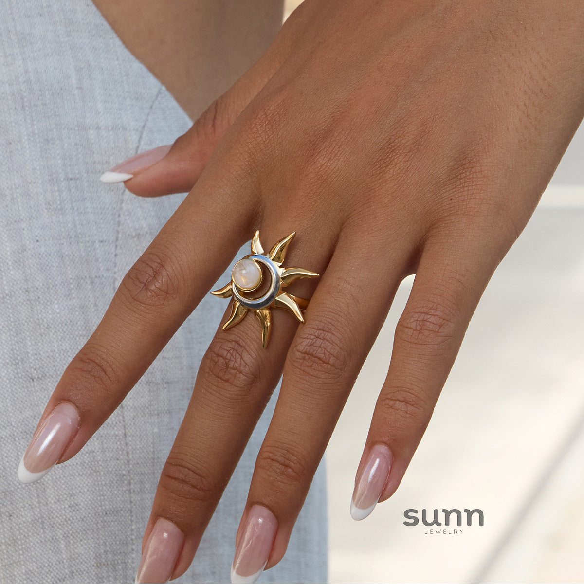Rhyleigh Celestial Sunstone Ring [MVJ5BK6U]
