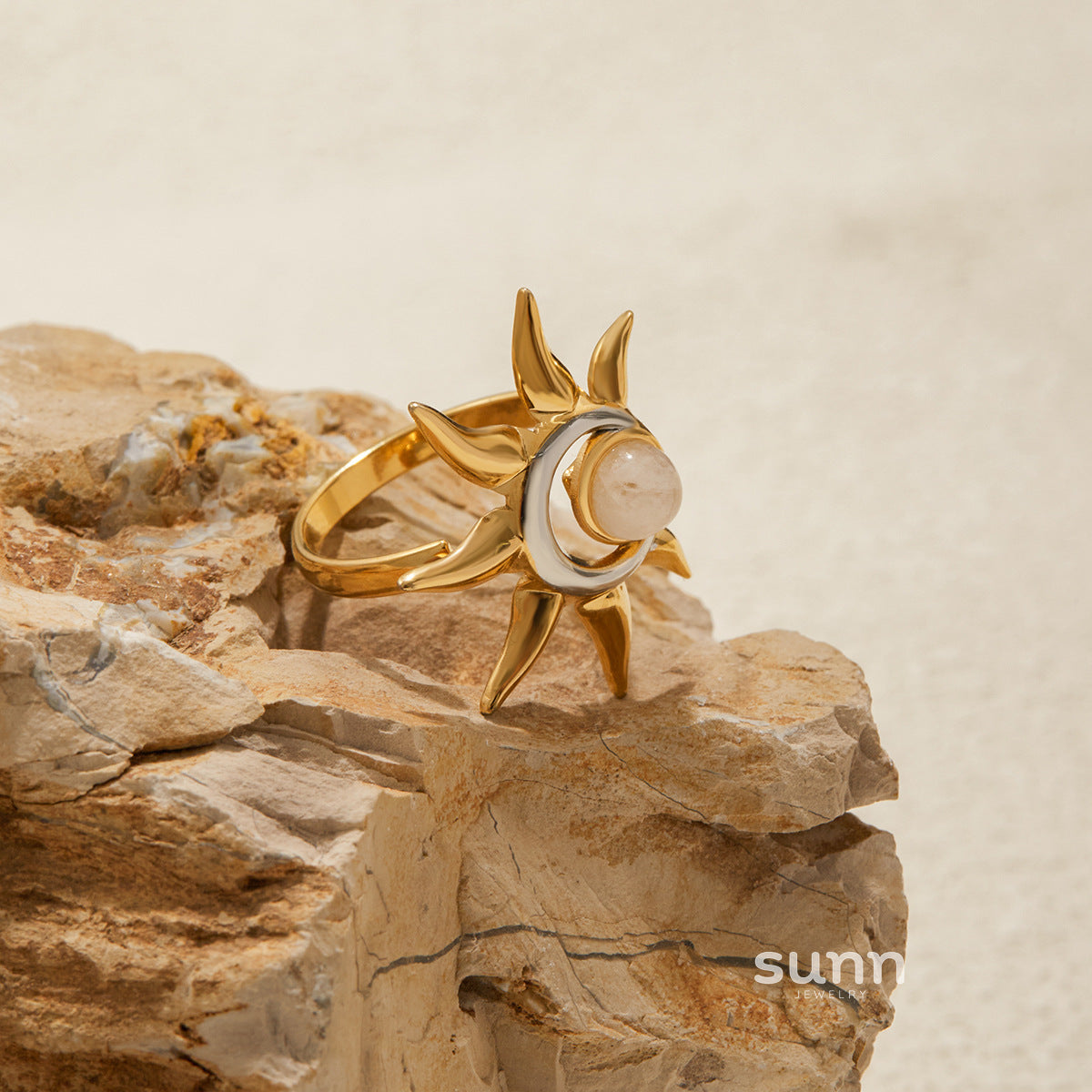 Rhyleigh Celestial Sunstone Ring [4ZSB4ZOJ]