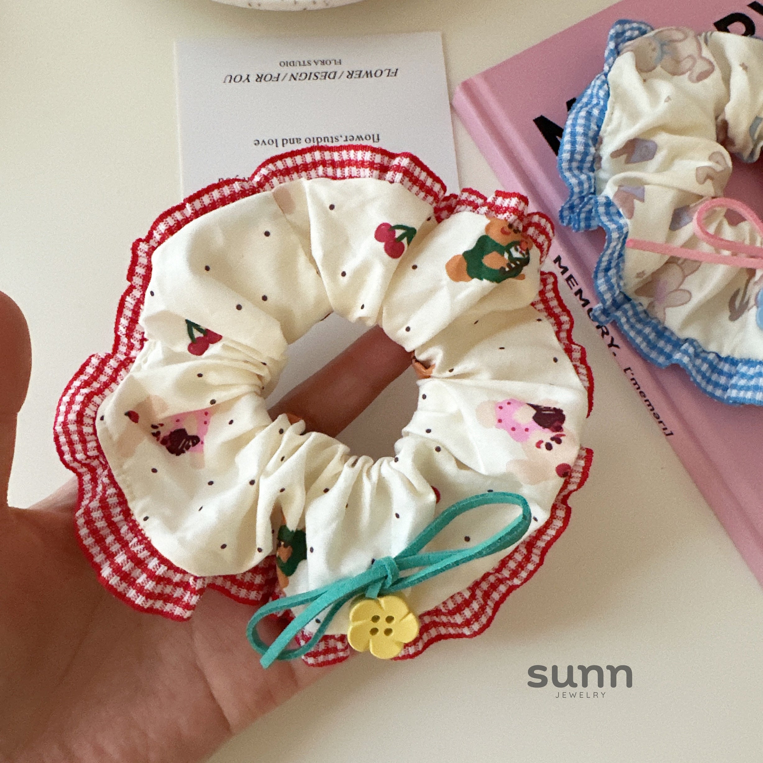 Richelle Blossom Charm Scrunchie [32ALQ27V]