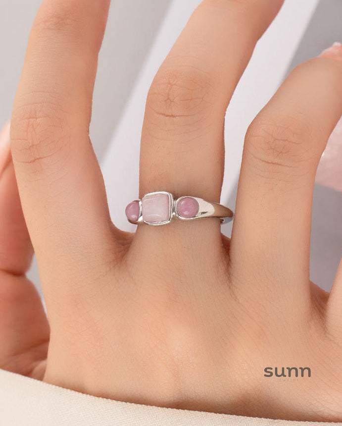 Rikki Pink Crystal Geometric Ring [YMCO58C5]