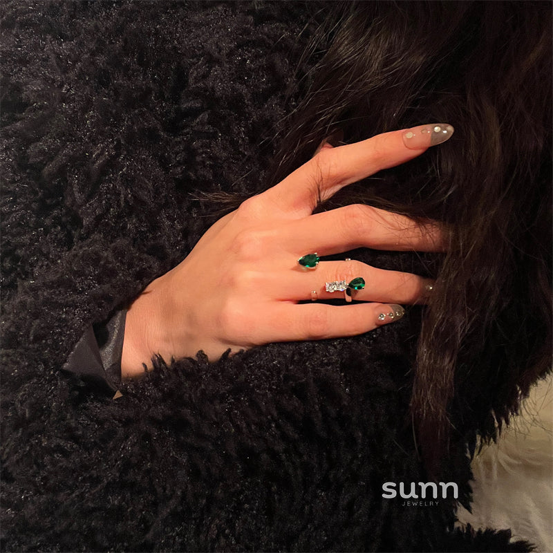 Rilee Emerald Teardrop Ring