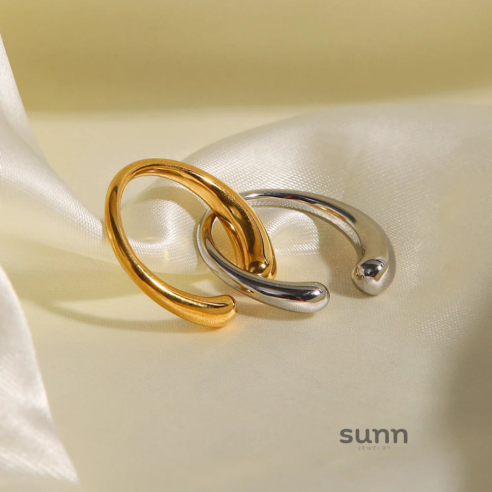 Risa Minimalist Ellipse Ring