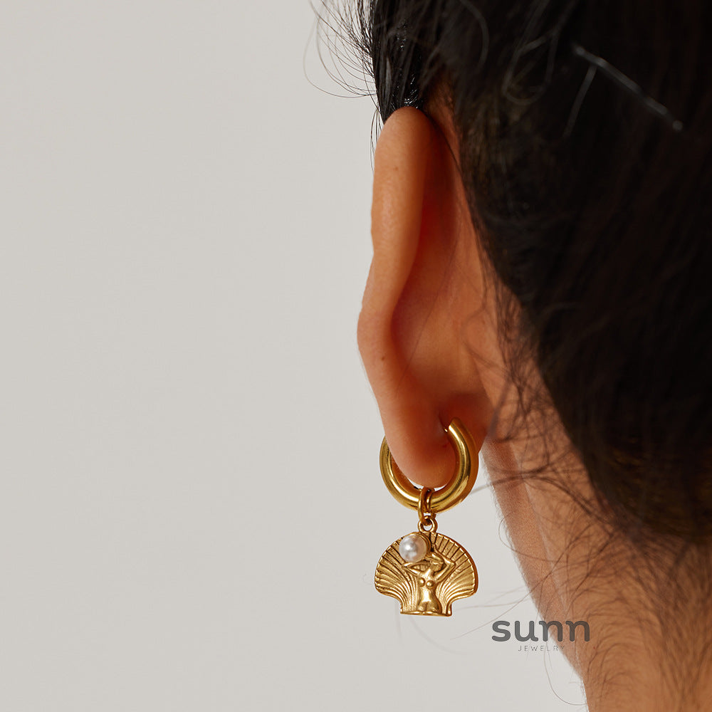 Risa Seashell Stud Earrings [ZK71JPUS]