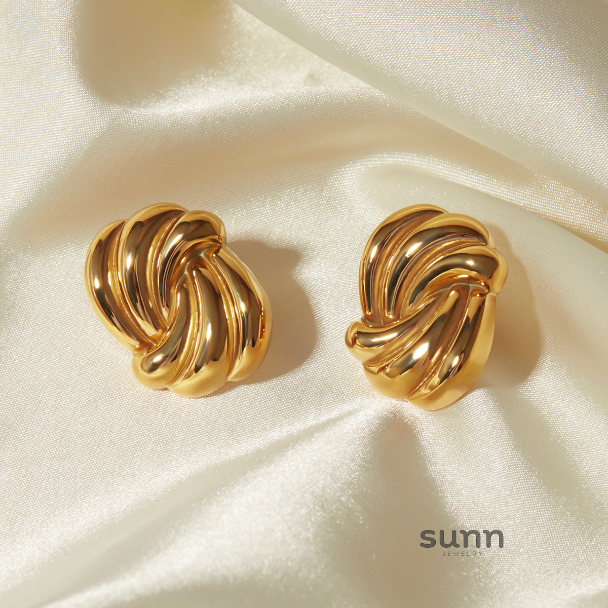 Risa Seashell Stud Earrings [M9PZN0OL]