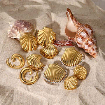 Risa Seashell Stud Earrings [XKO2ERNM]