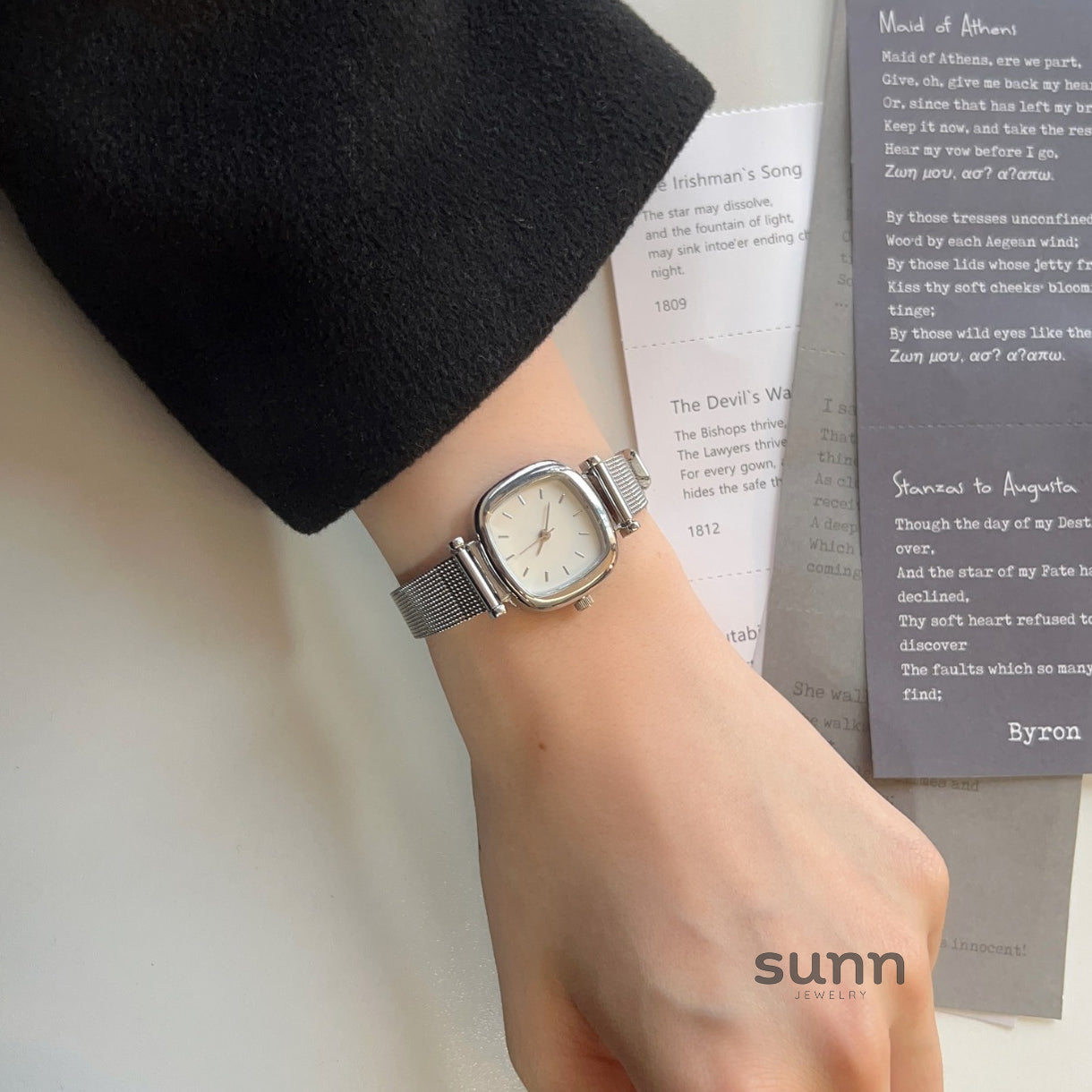 Rita Square Quartz Watch [I9V9Q6NS]