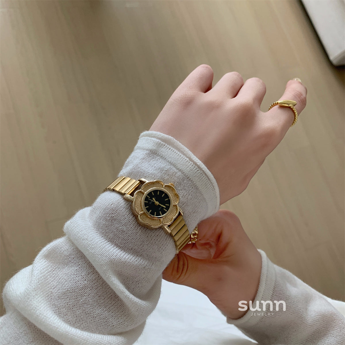 Rochelle Camellia Bloom Watch [01CKFCLS]