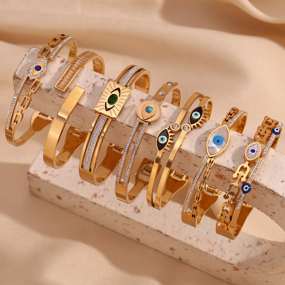 Roman Golden Eye Chain Bracelet [7A0U0CGD]