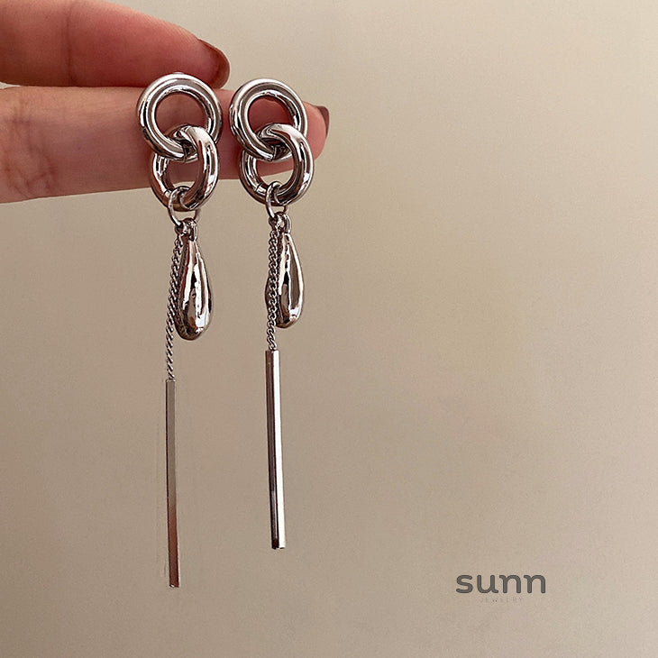 Roman Silver Tassel Earrings [VUDH4V08]