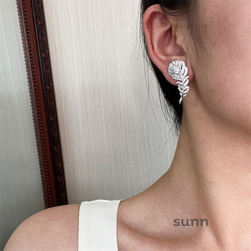 Roman Zircon Feather Earrings [V0OZ9UT1]