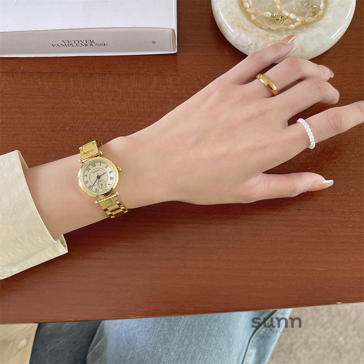 Rome Vintage Gold Watch [J5R70CFL]