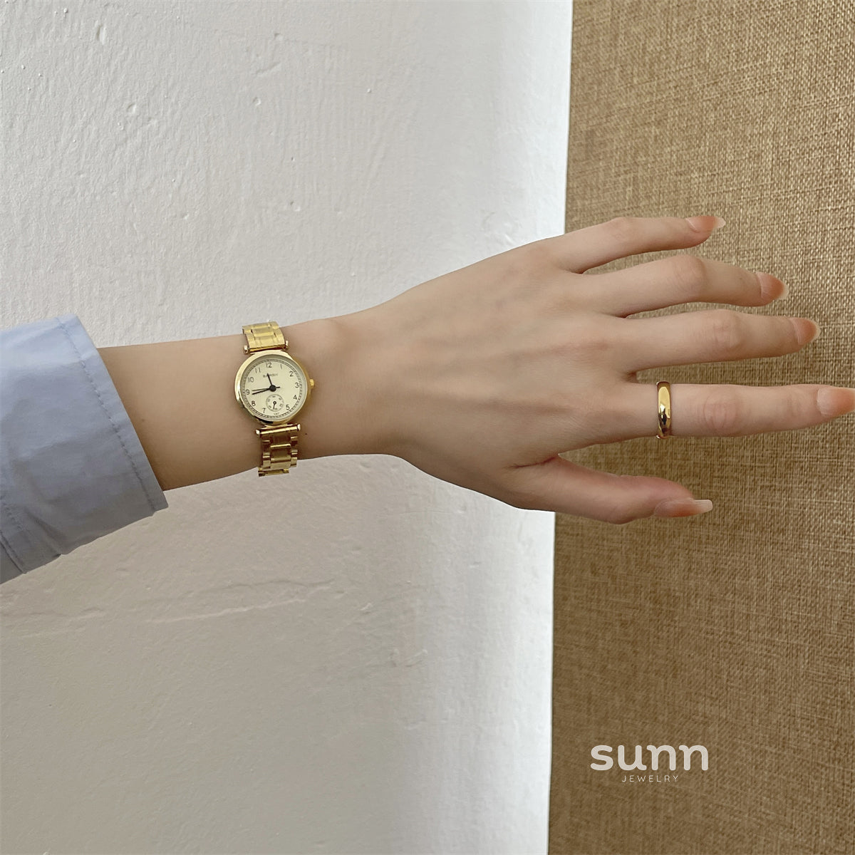 Rome Vintage Gold Watch [CDWZWO2C]