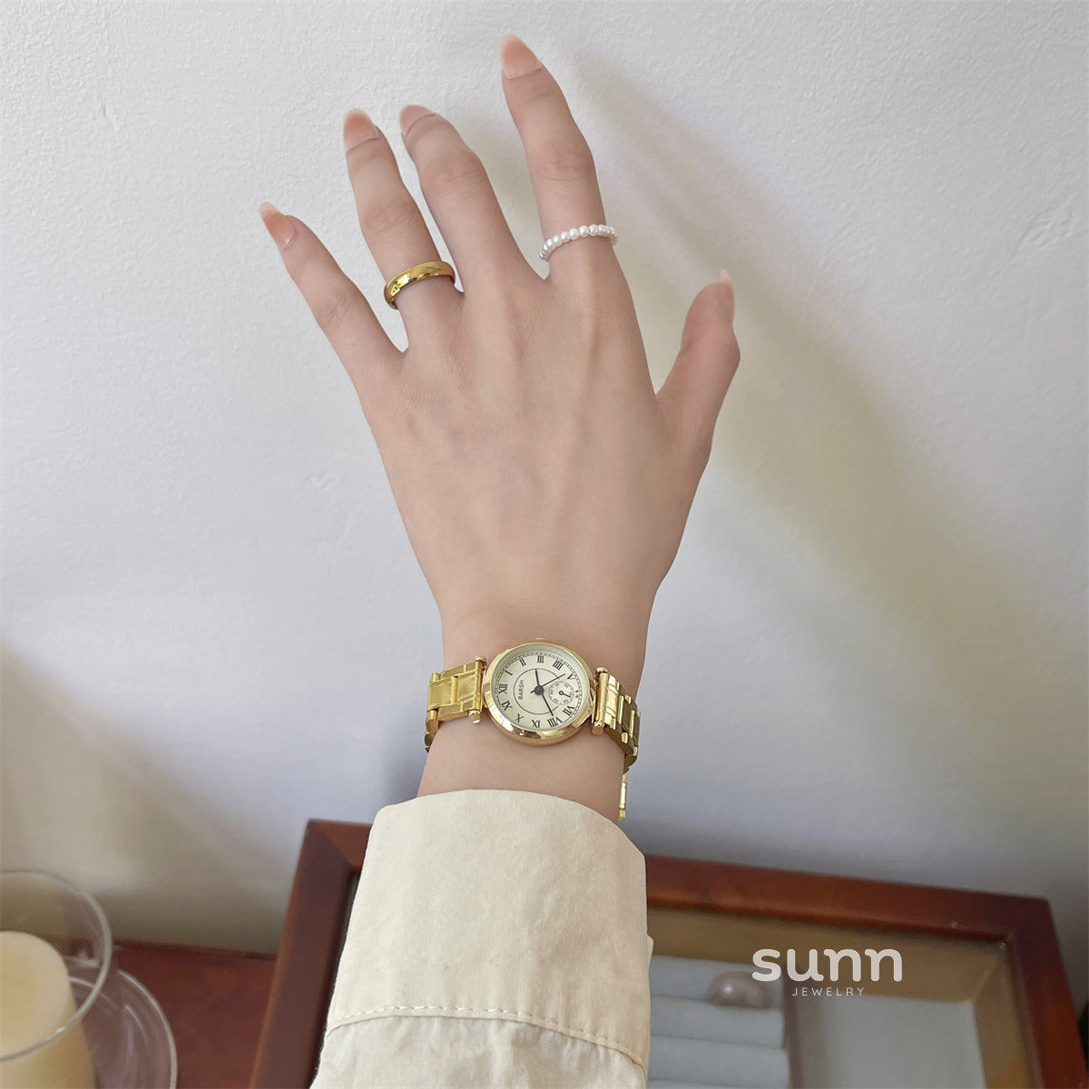 Rome Vintage Gold Watch [GUHOX85W]