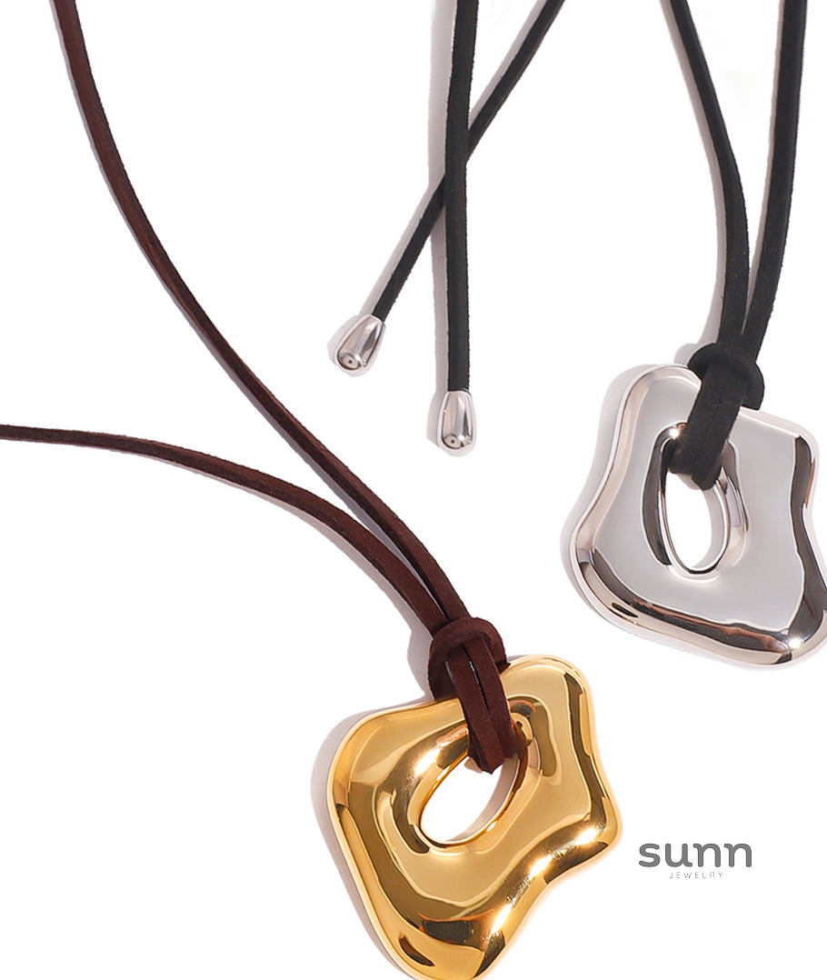Romina Asymmetric Liquid Pendant Necklace [R0NAESSZ]
