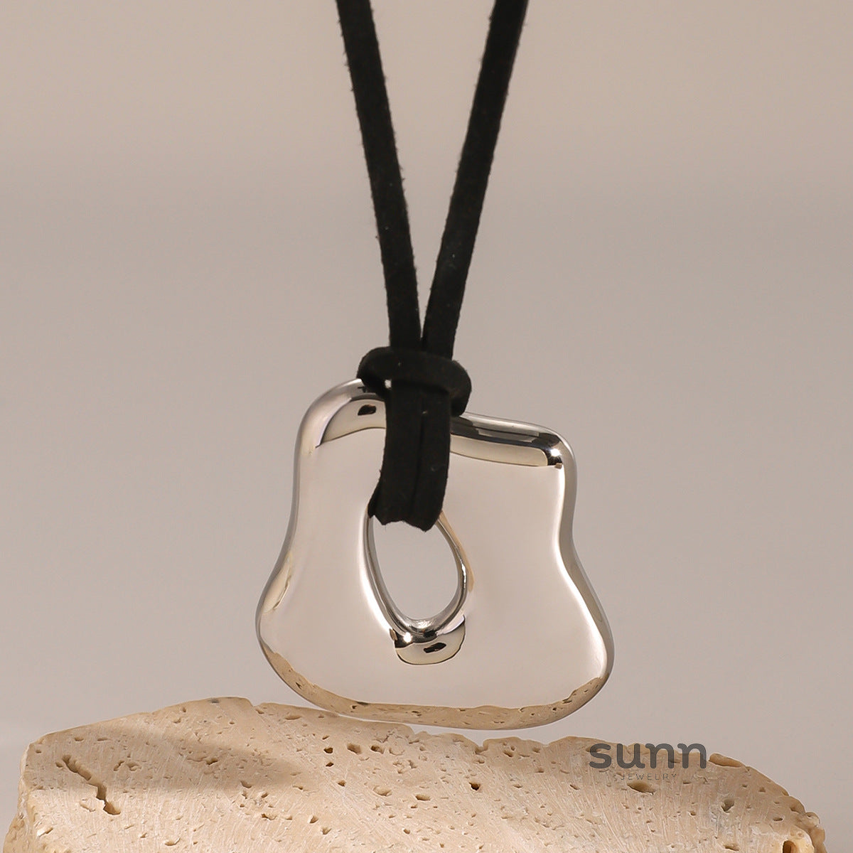 Romina Asymmetric Liquid Pendant Necklace [OOOP5MHH]