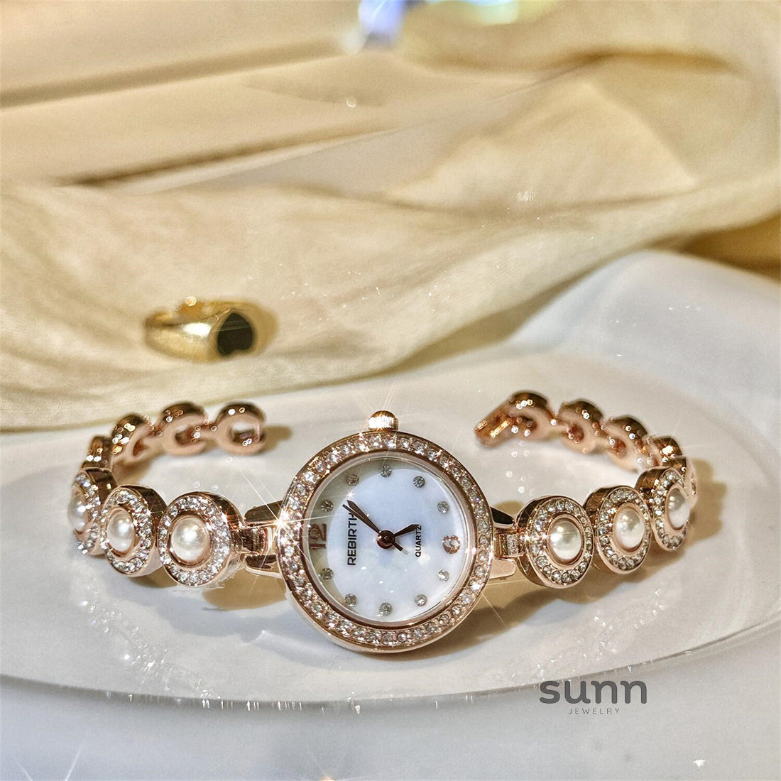 Romina Retro Starry Bracelet Watch [ZVWPUP8R]