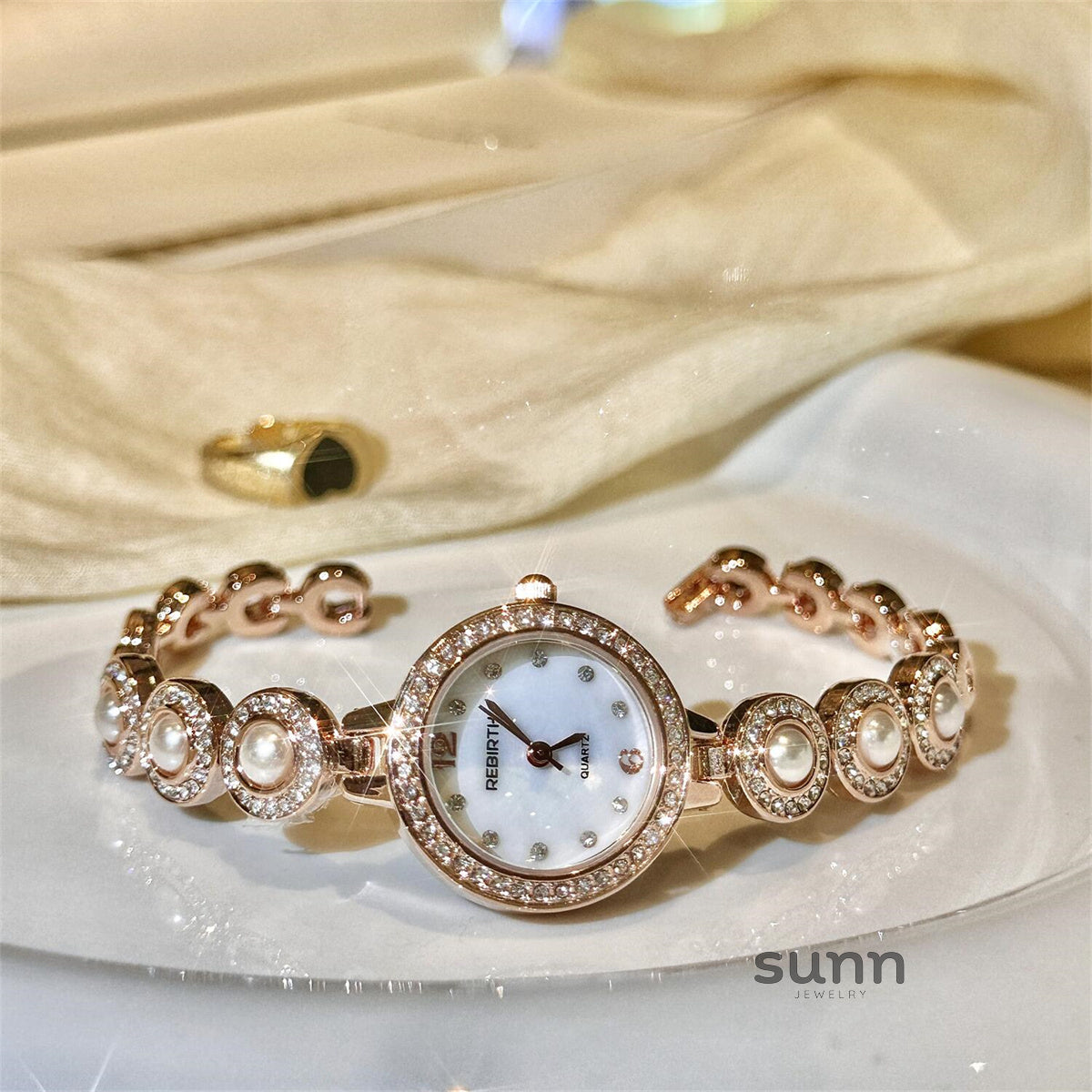 Romina Retro Starry Bracelet Watch [GK8LGAIW]