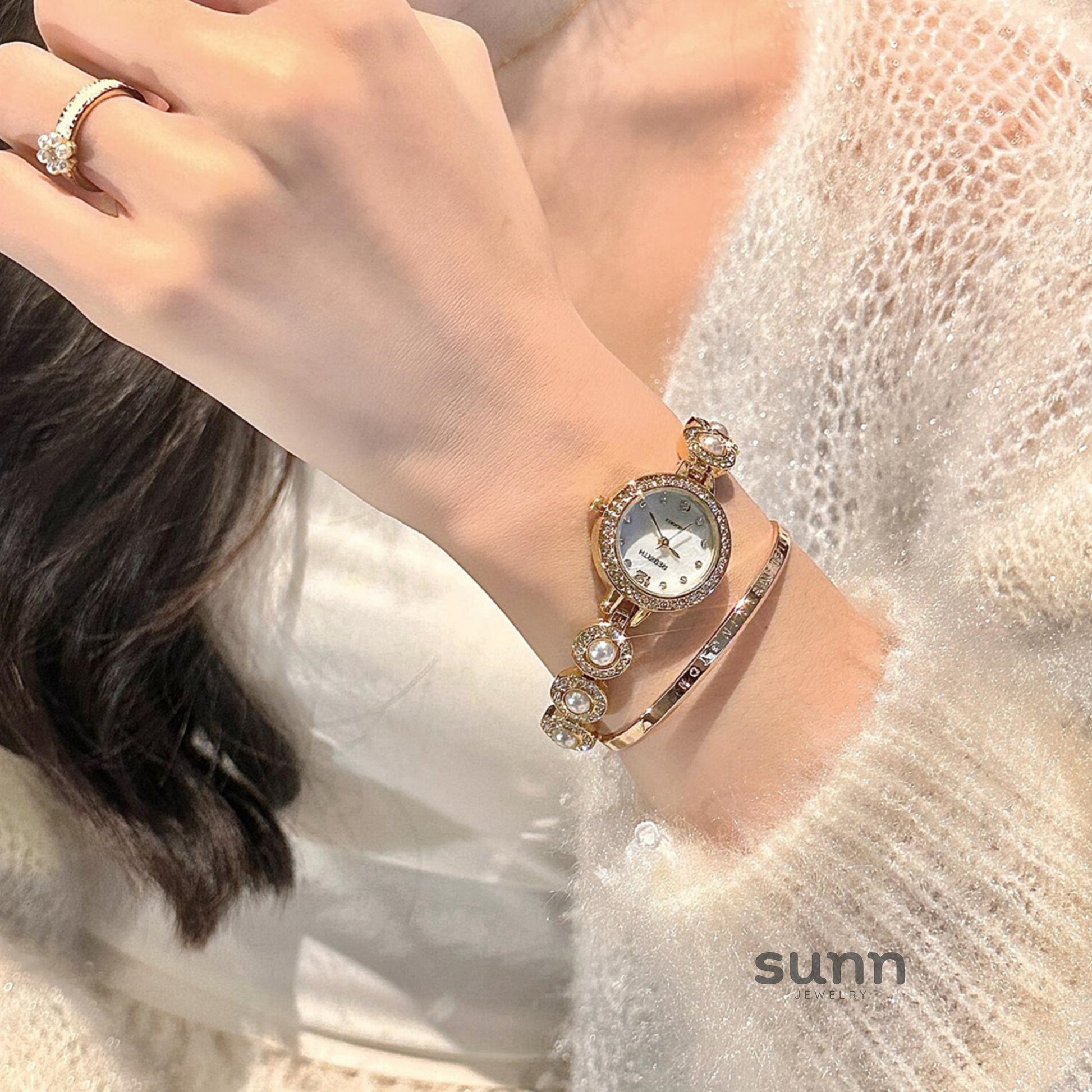 Romina Retro Starry Bracelet Watch [HVMLHKU3]