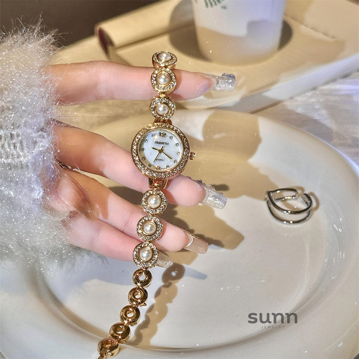 Romina Retro Starry Bracelet Watch [C6UOA8DV]