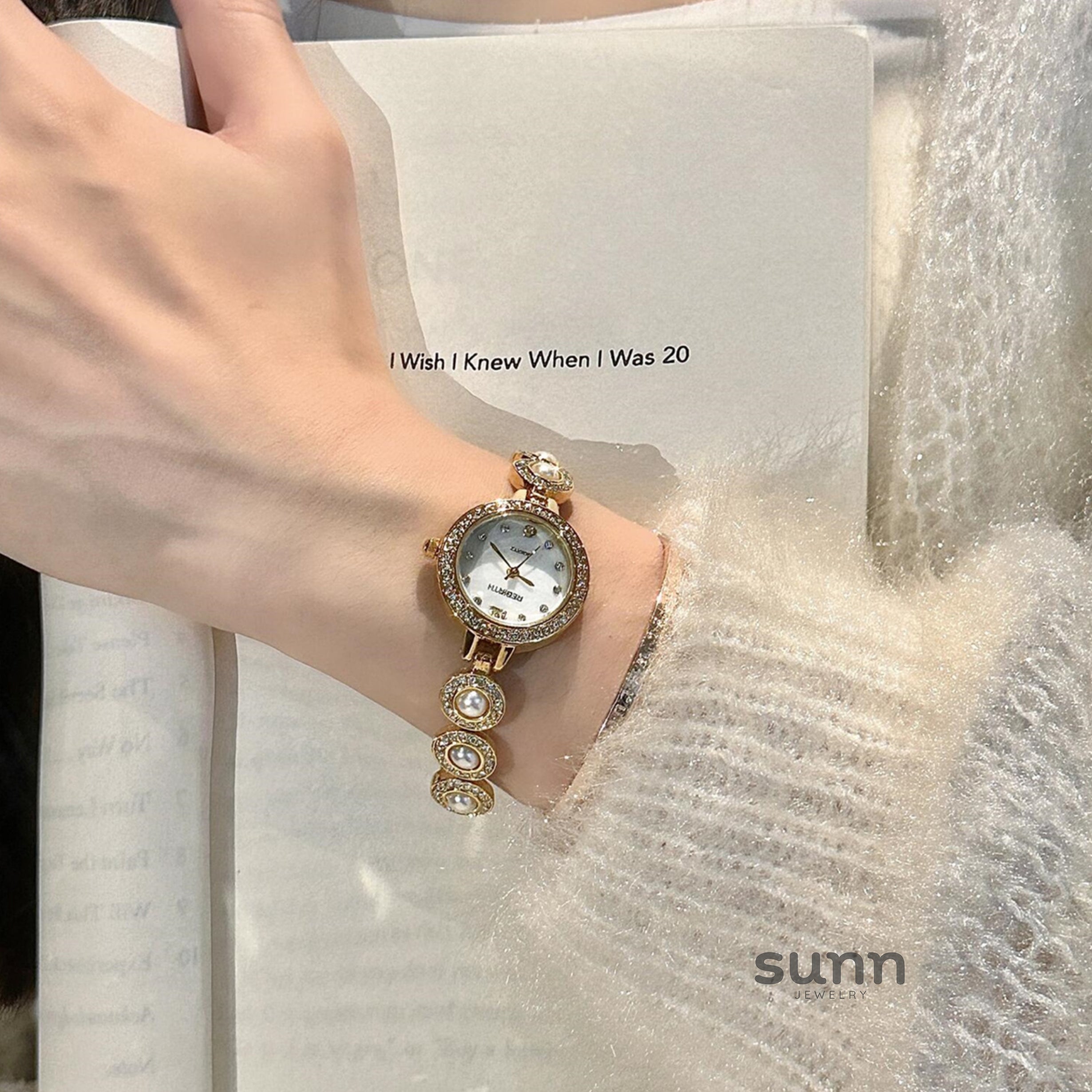 Romina Retro Starry Bracelet Watch [IF7MWCYE]