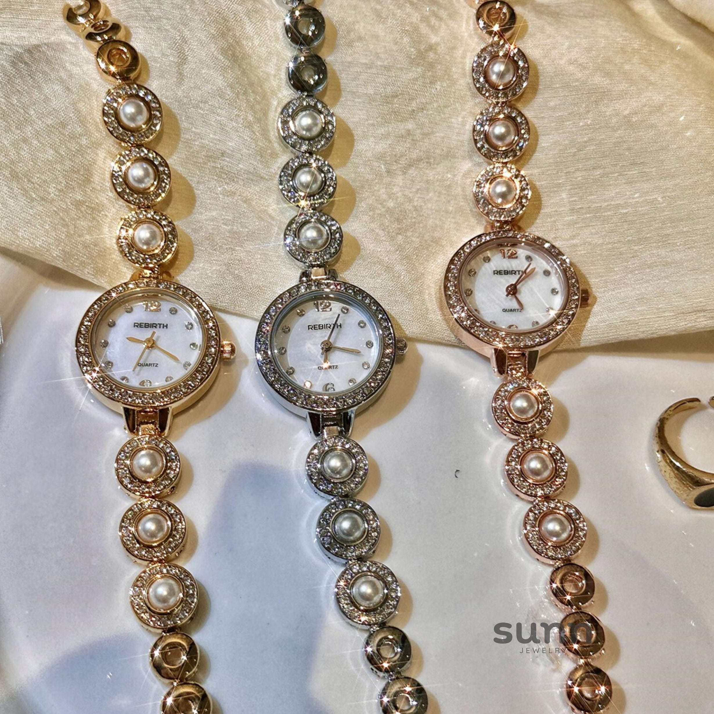 Romina Retro Starry Bracelet Watch [90DKLDIL]