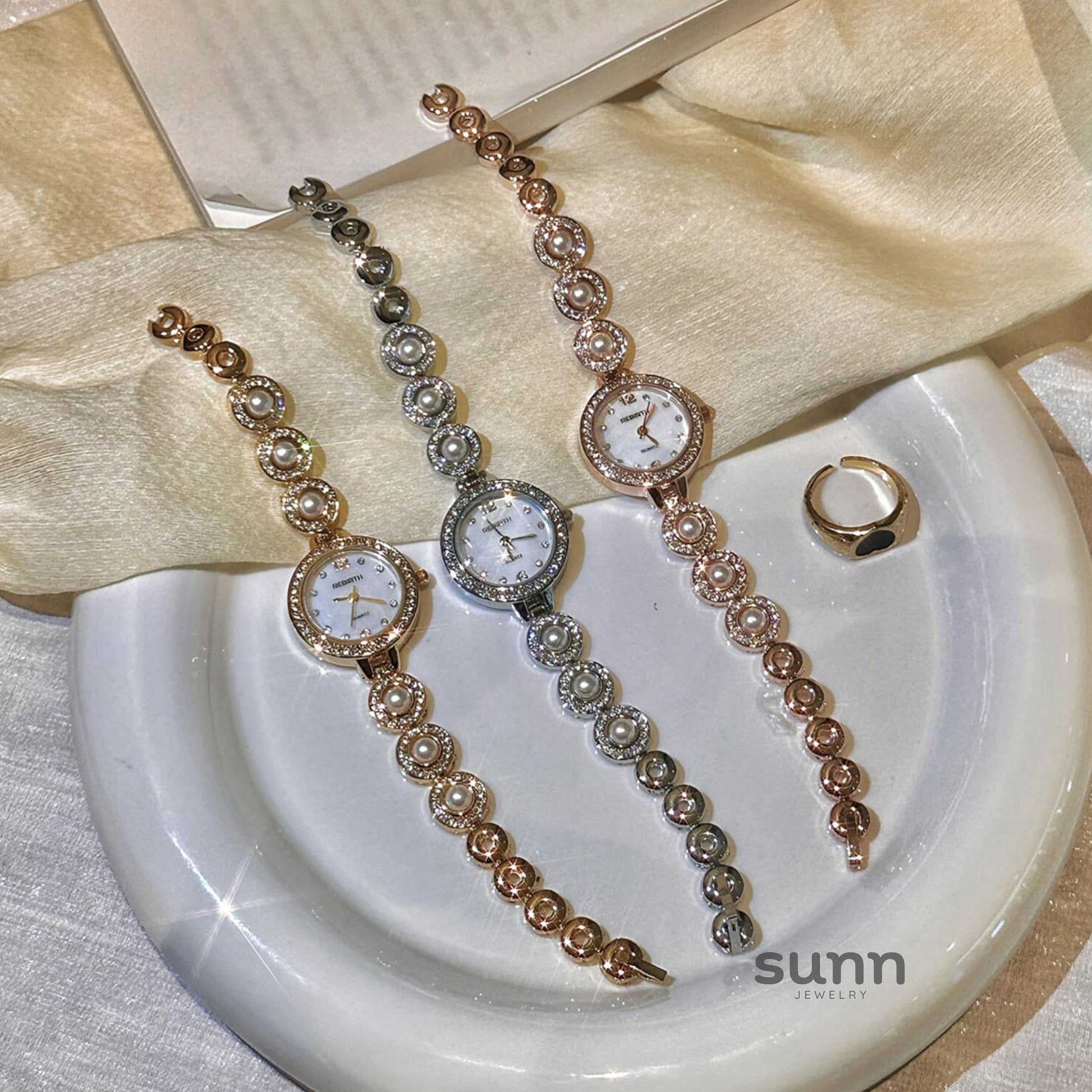 Romina Retro Starry Bracelet Watch [N1UPI3B0]