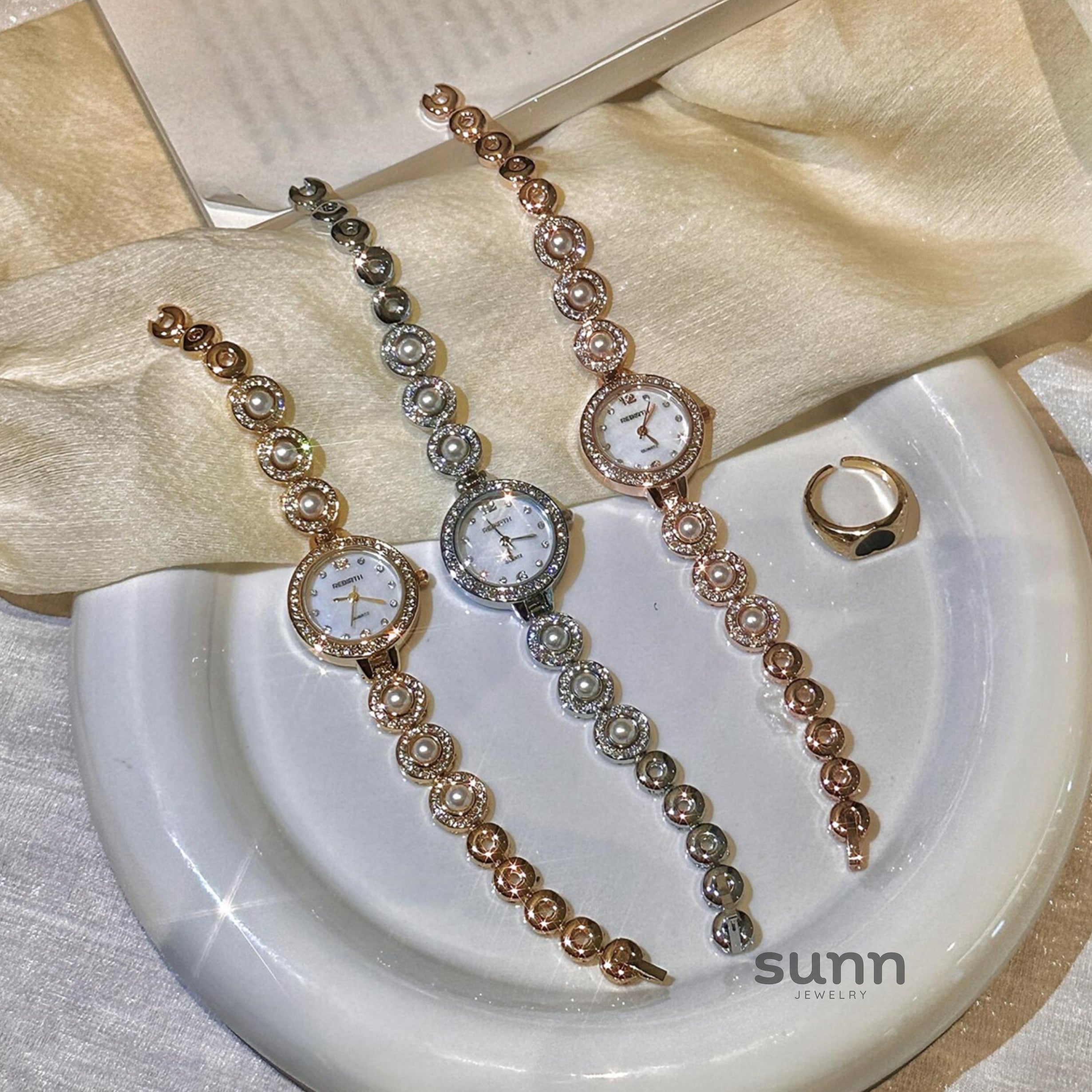 Romina Retro Starry Bracelet Watch [N1UPI3B0]