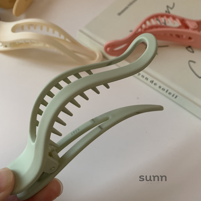 Ronni Frosted Fabric Claw Clip [KJRZ7QA9]